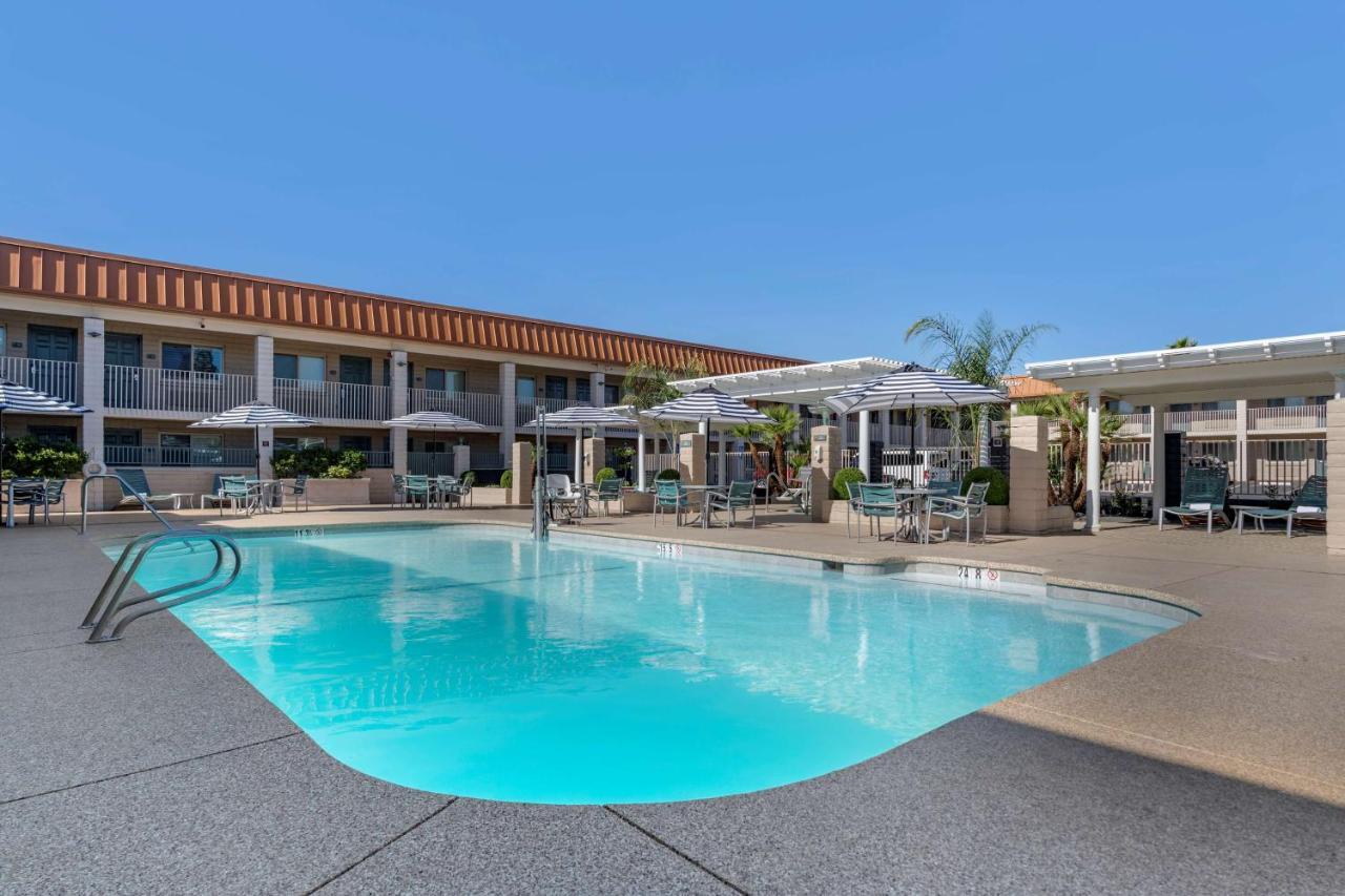 Best Western Plus Hilltop Inn Redding Exterior foto