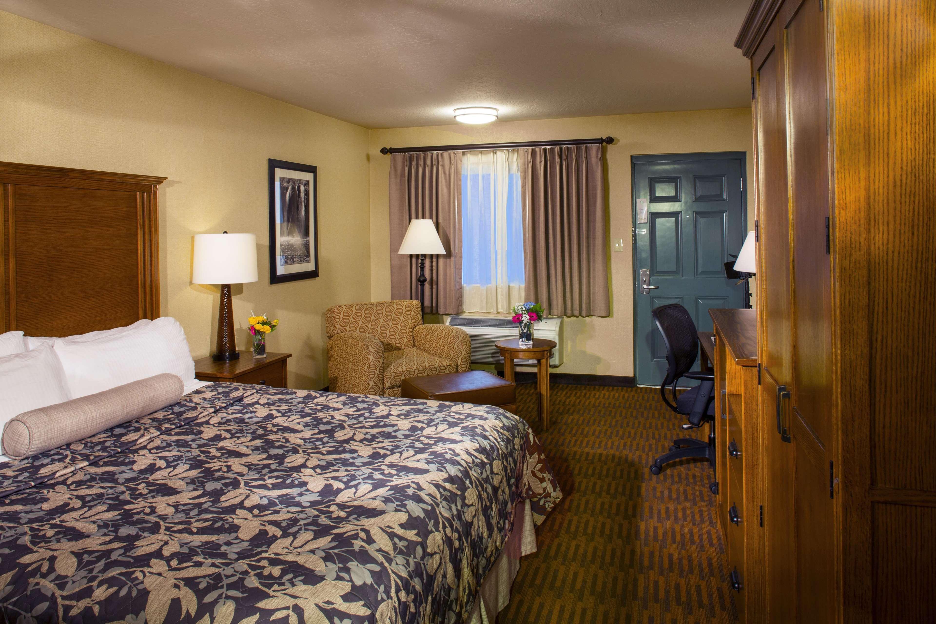 Best Western Plus Hilltop Inn Redding Exterior foto